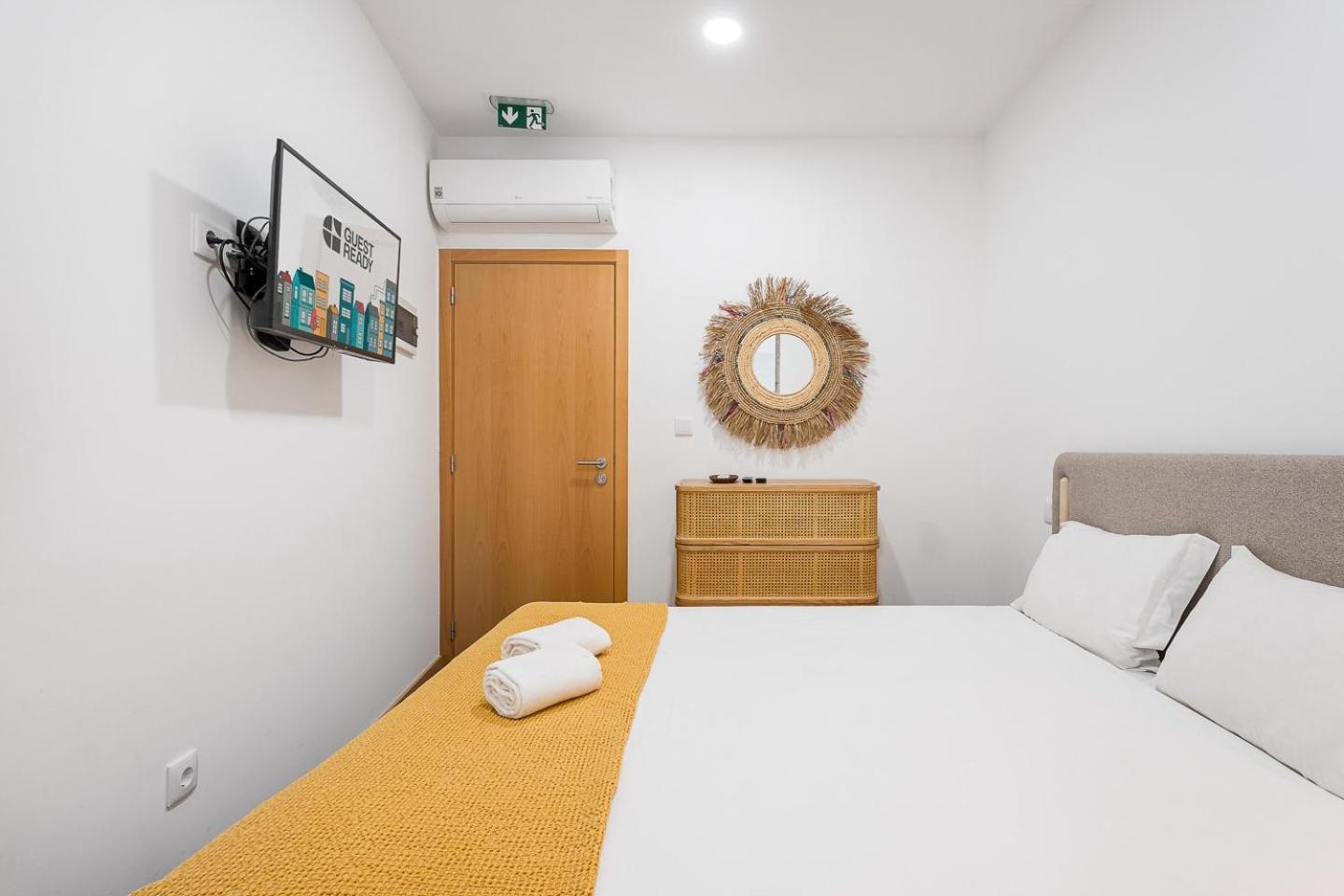 Готель Guestready - Bright Duplex In Downtown Порту Екстер'єр фото