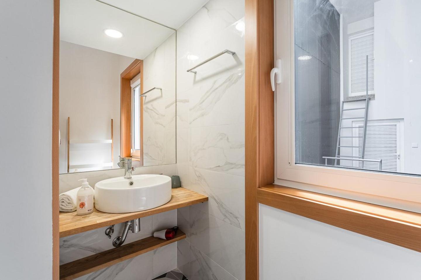 Готель Guestready - Bright Duplex In Downtown Порту Екстер'єр фото